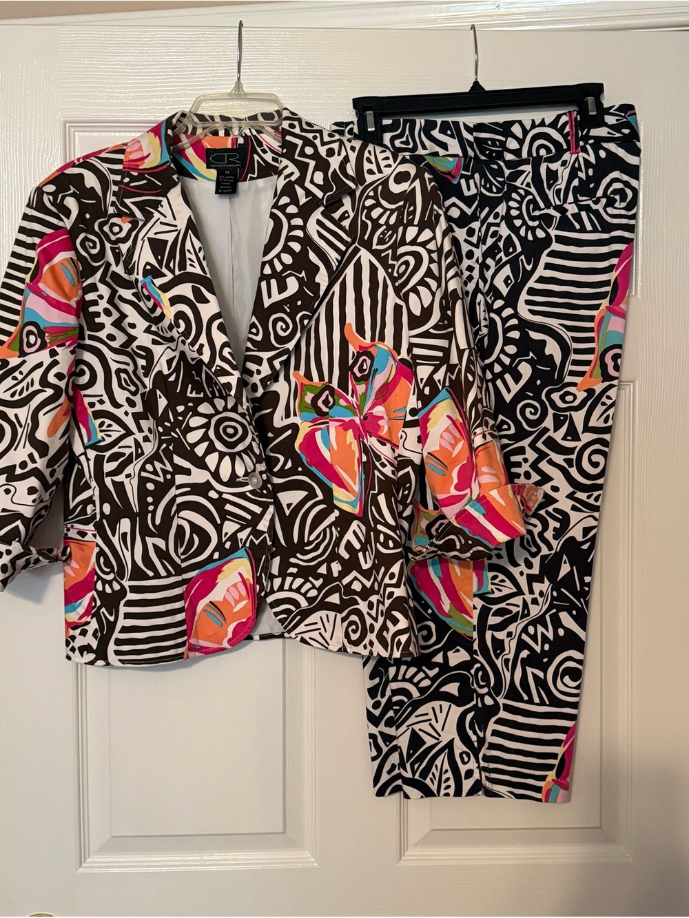 Bold Multicolor Abstract Cropped Jacket and Capris Set